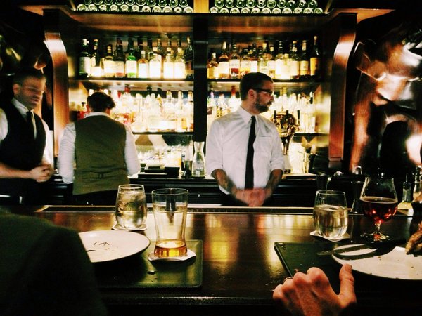 Initiation et plaisir : découvrez le meilleur bar de lancer de hache à Pau